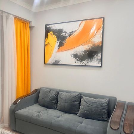 Appartamento 2-Х Комнатная В Золотом Квадрате Almaty Esterno foto