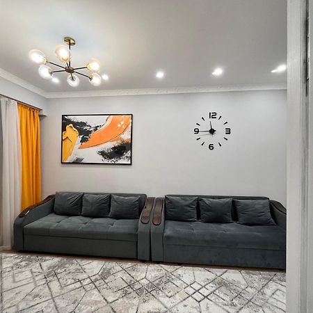 Appartamento 2-Х Комнатная В Золотом Квадрате Almaty Esterno foto