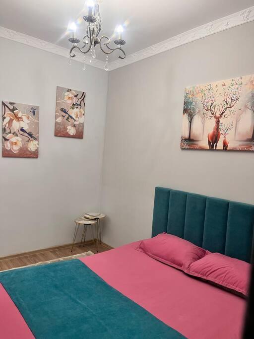 Appartamento 2-Х Комнатная В Золотом Квадрате Almaty Esterno foto