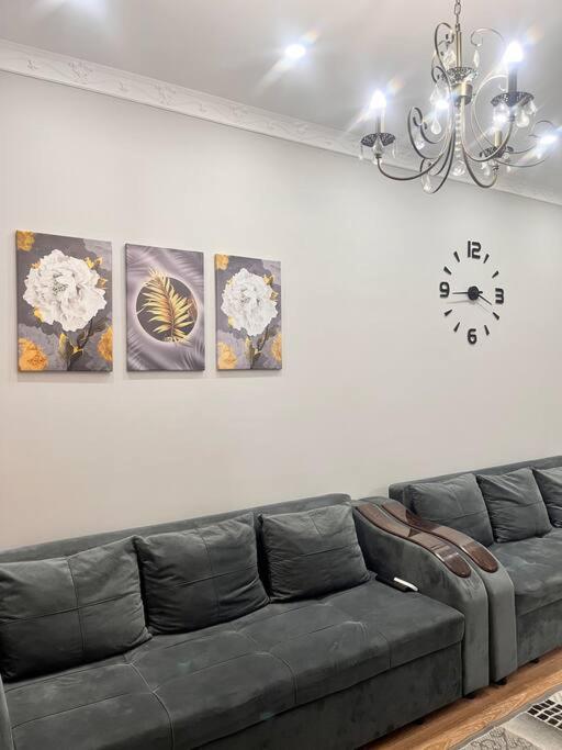 Appartamento 2-Х Комнатная В Золотом Квадрате Almaty Esterno foto