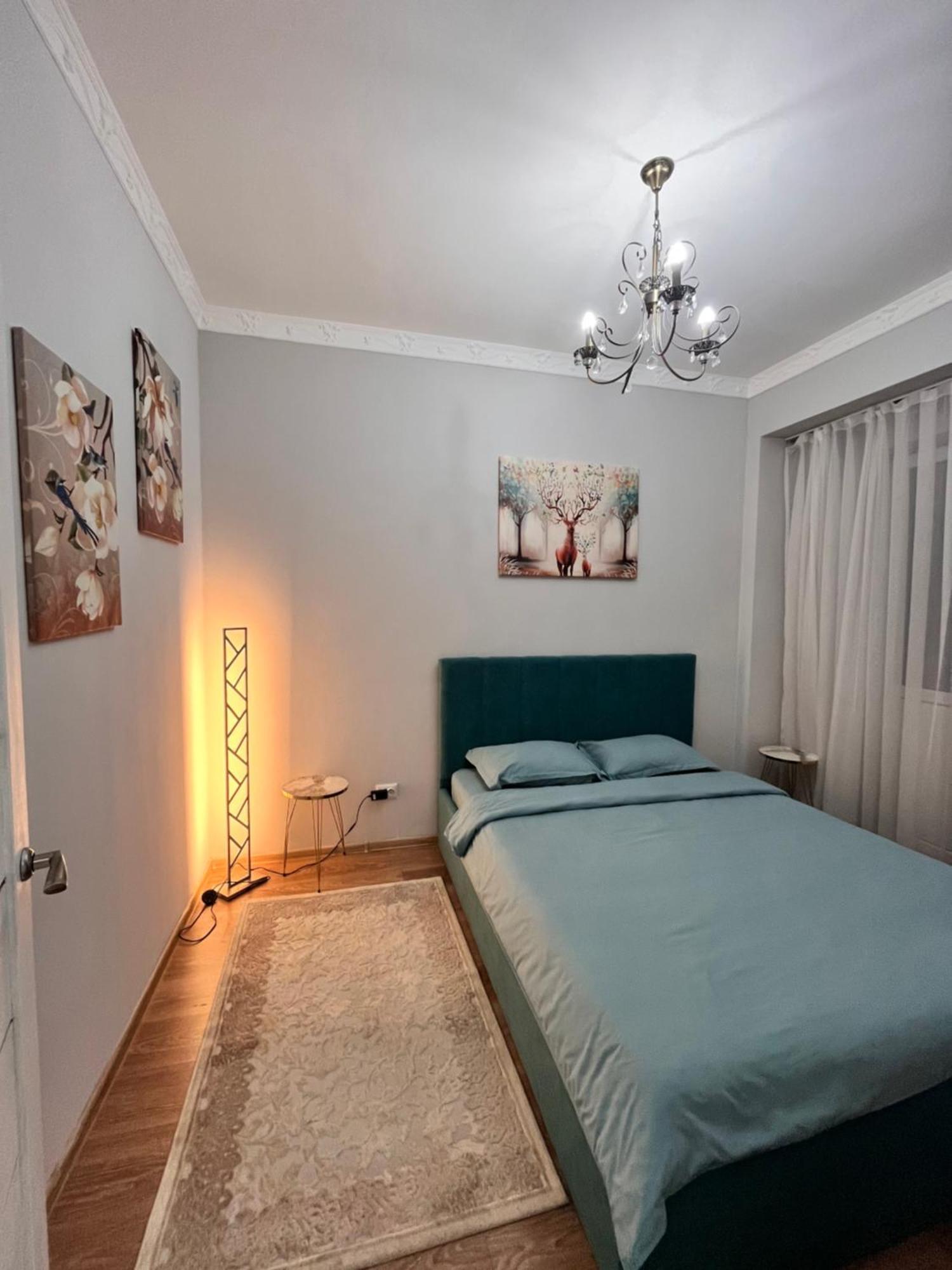 Appartamento 2-Х Комнатная В Золотом Квадрате Almaty Esterno foto