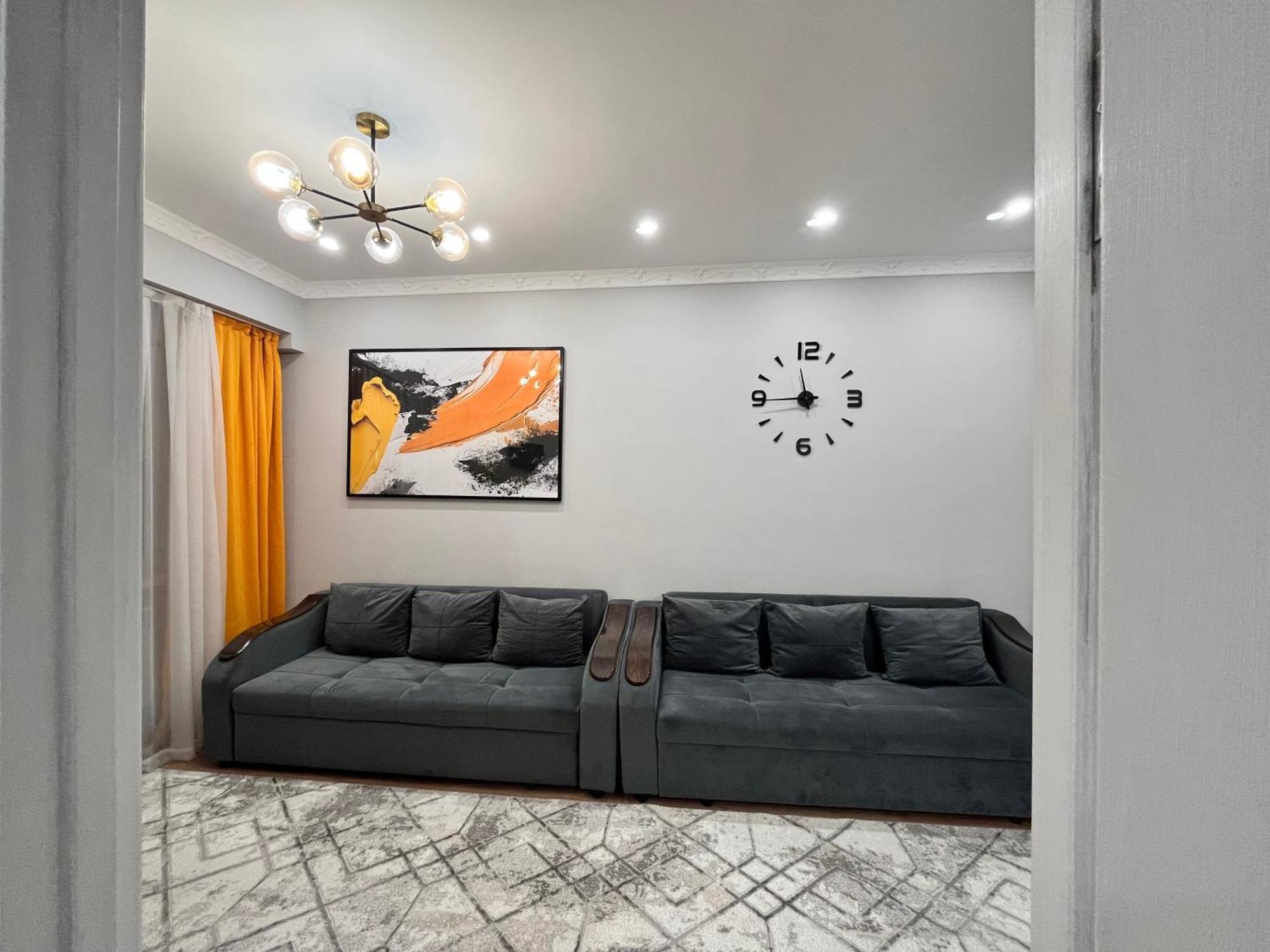 Appartamento 2-Х Комнатная В Золотом Квадрате Almaty Esterno foto